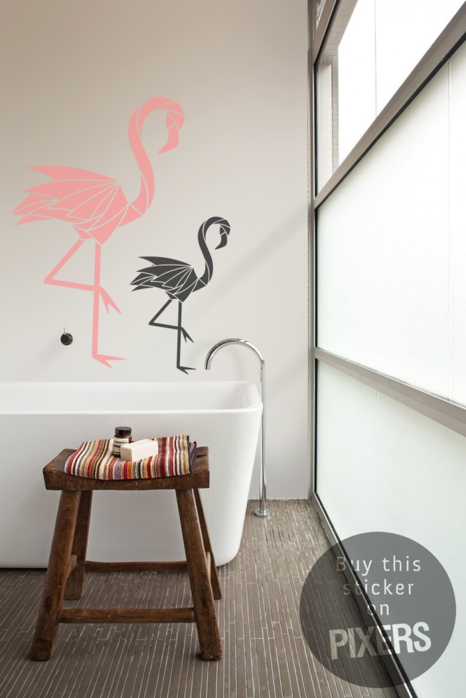 Flamingo's! Altijd leuk, en ik vind het een heel origineel idee om de badkamer te pimpen met muurstickers.