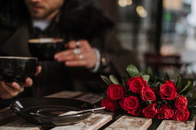 romantisch tafel dekken voor valentijn